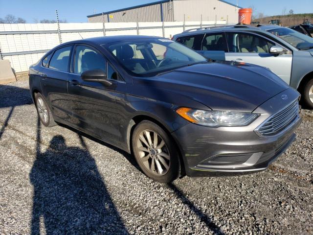 3FA6P0H75HR253520 - 2017 FORD FUSION SE GRAY photo 4