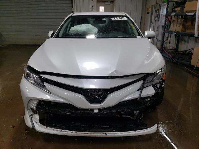 4T1F11AKXLU940876 - 2020 TOYOTA CAMRY XLE WHITE photo 5