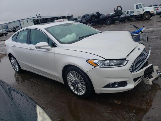 3FA6P0T91GR214754 - 2016 FORD FUSION SE WHITE photo 4