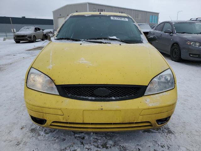 3FAFP37N75R144909 - 2005 FORD FOCUS ZX5 YELLOW photo 5