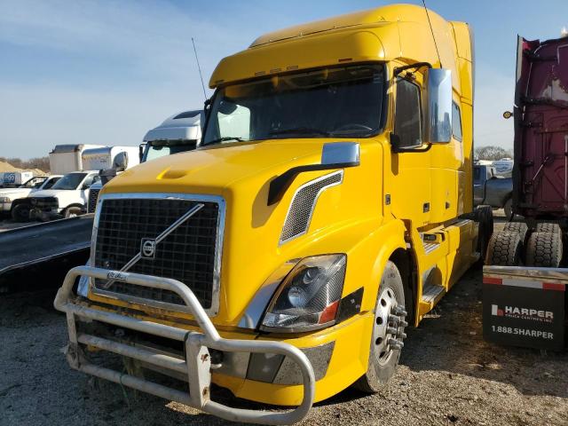 4V4NC9EH2CN553373 - 2012 VOLVO VN VNL YELLOW photo 2