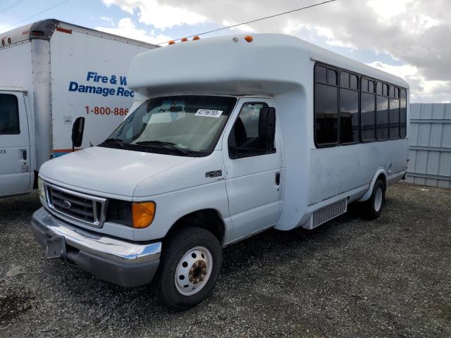 1FDXE45S75HA14984 - 2005 EL DORADO BUS E450 SUPER DUTY CUTAWAY VAN WHITE photo 1