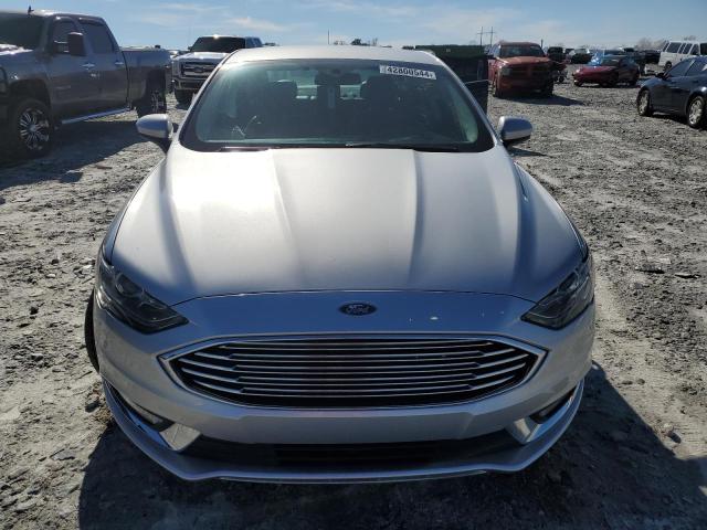 3FA6P0H77JR113202 - 2018 FORD FUSION SE SILVER photo 5