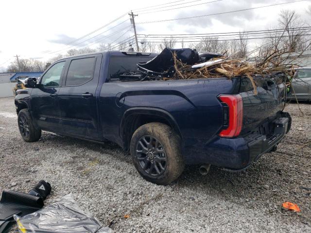 5TFNA5EC2NX010918 - 2022 TOYOTA TUNDRA CREWMAX PLATINUM Blau Foto 2