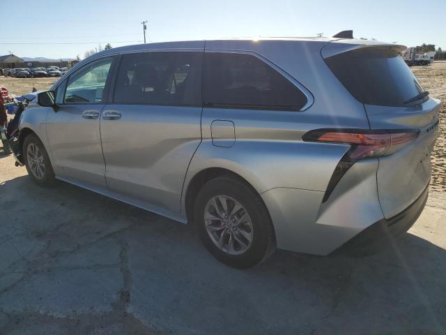 5TDKRKEC0MS028381 - 2021 TOYOTA SIENNA LE SILVER photo 2