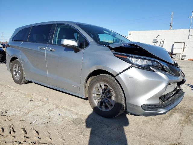 5TDKRKEC0MS028381 - 2021 TOYOTA SIENNA LE SILVER photo 4