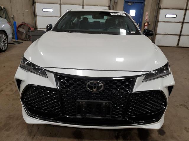 4T1BZ1FB4KU035838 - 2019 TOYOTA AVALON XLE WHITE photo 5