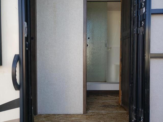 4YDF38224J4702862 - 2018 KEYSTONE MONTANA TAN photo 6