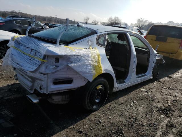 5XXGT4L3XJG230034 - 2018 KIA OPTIMA LX WHITE photo 3