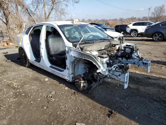 5XXGT4L3XJG230034 - 2018 KIA OPTIMA LX WHITE photo 4