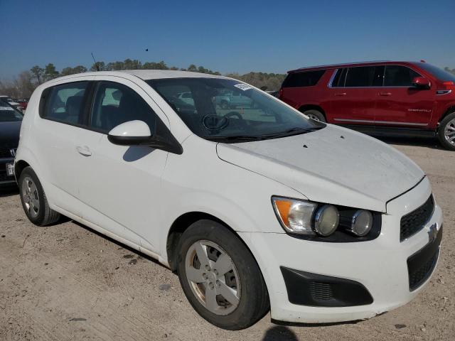 1G1JA6SH7D4168121 - 2013 CHEVROLET SONIC LS WHITE photo 4