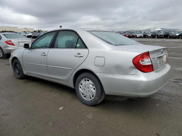 4T1BE30KX2U576327 - 2002 TOYOTA CAMRY LE SILVER photo 2