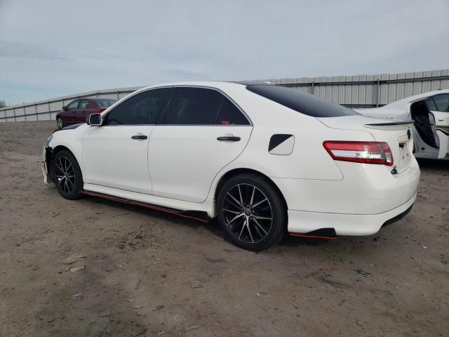 4T1BF3EK8BU608634 - 2011 TOYOTA CAMRY BASE WHITE photo 2