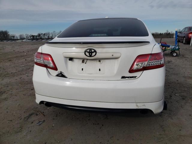 4T1BF3EK8BU608634 - 2011 TOYOTA CAMRY BASE WHITE photo 6