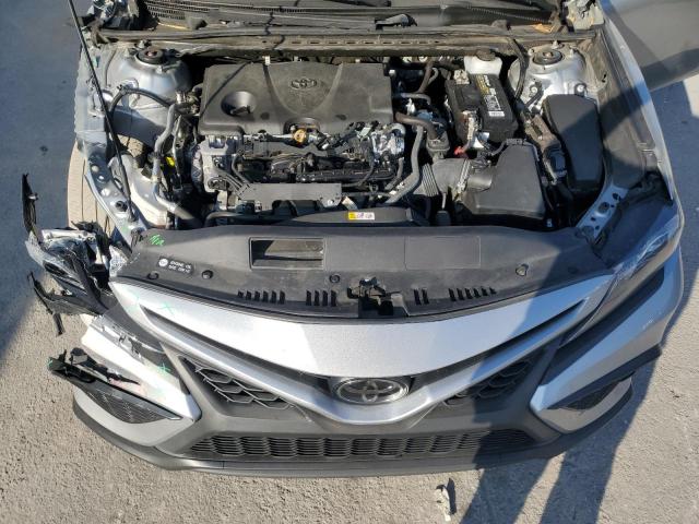 4T1G11AKXPU117908 - 2023 TOYOTA CAMRY SE NIGHT SHADE SILVER photo 11