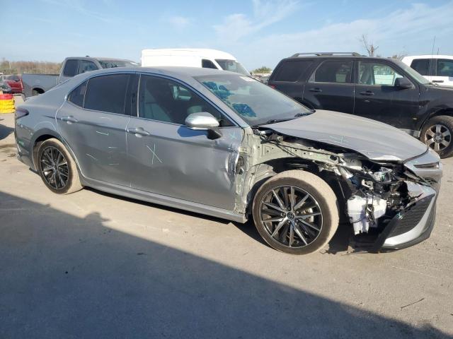 4T1G11AKXPU117908 - 2023 TOYOTA CAMRY SE NIGHT SHADE SILVER photo 4