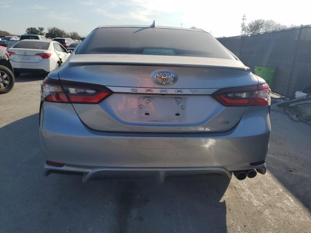 4T1G11AKXPU117908 - 2023 TOYOTA CAMRY SE NIGHT SHADE SILVER photo 6