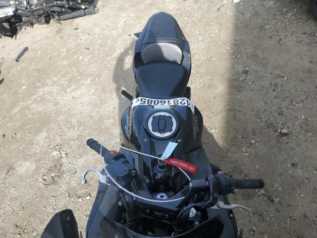 JKAEXEJ1XHDA01096 - 2017 KAWASAKI EX650 J შავი ფოტო 5