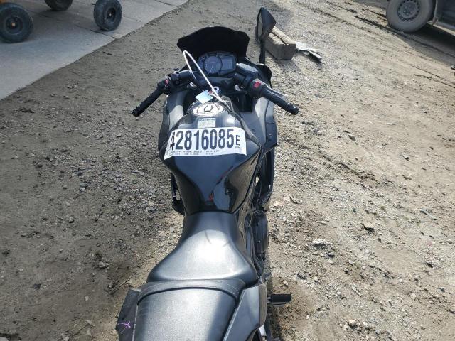 JKAEXEJ1XHDA01096 - 2017 KAWASAKI EX650 J შავი ფოტო 6