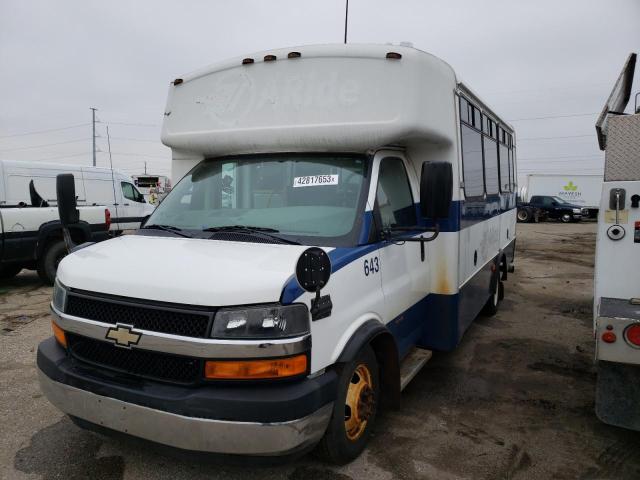 1GB6G5BL2D1113981 - 2013 CHEVROLET EXPRESS G4 WHITE photo 2