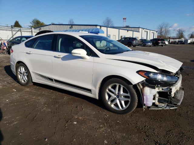 3FA6P0H79GR228375 - 2016 FORD FUSION SE WHITE photo 4