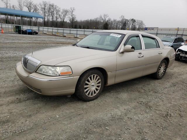 1LNHM81W94Y666317 - 2004 LINCOLN TOWN CAR EXECUTIVE GOLD photo 1