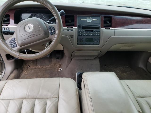 1LNHM81W94Y666317 - 2004 LINCOLN TOWN CAR EXECUTIVE GOLD photo 8