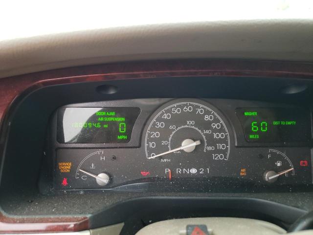 1LNHM81W94Y666317 - 2004 LINCOLN TOWN CAR EXECUTIVE GOLD photo 9