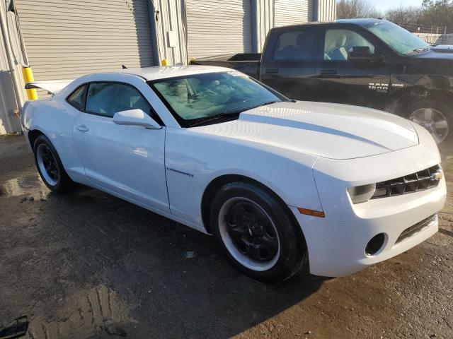 2G1FA1E37D9181697 - 2013 CHEVROLET CAMARO LS WHITE photo 4