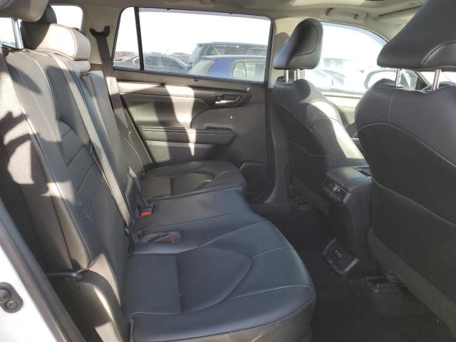 5TDGZRBH9LS000687 - 2020 TOYOTA HIGHLANDER XLE WHITE photo 11