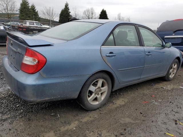 JTDBE32K220012454 - 2002 TOYOTA CAMRY LE BLUE photo 3