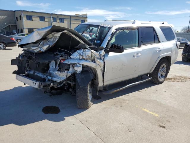 JTEZU5JR7F5094133 - 2015 TOYOTA 4RUNNER SR5 SILVER photo 1