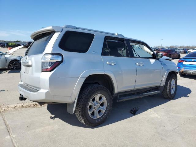 JTEZU5JR7F5094133 - 2015 TOYOTA 4RUNNER SR5 SILVER photo 3