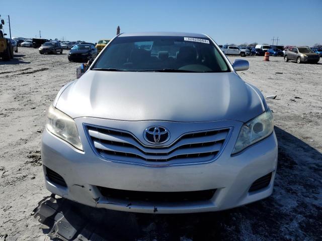 4T1BF3EK0BU122657 - 2011 TOYOTA CAMRY BASE SILVER photo 5