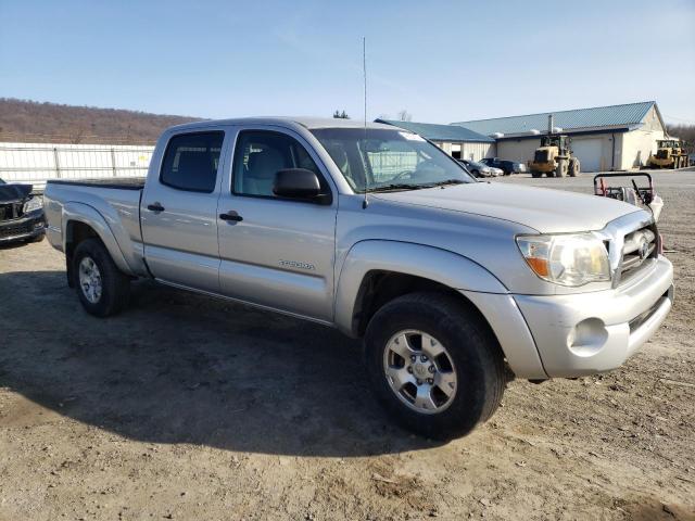 3TMMU4FN3AM020970 - 2010 TOYOTA TACOMA DOUBLE CAB LONG BED SILVER photo 4