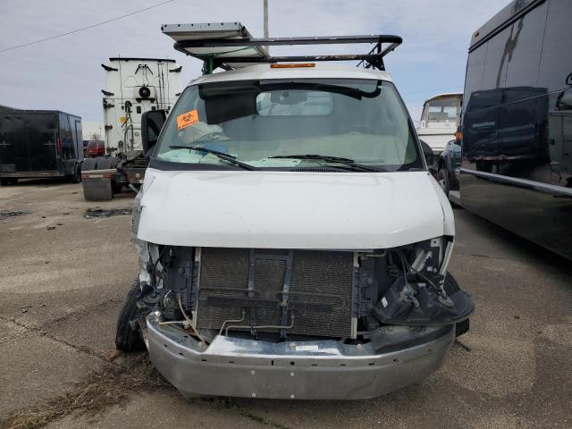 1GB0GRFG3H1118574 - 2017 CHEVROLET EXPRESS G3 WHITE photo 5