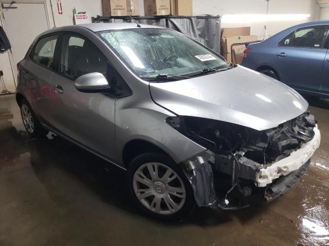 JM1DE1KY6D0153015 - 2013 MAZDA MAZDA2 GRAY photo 4