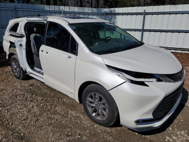 5TDJRKEC6MS012262 - 2021 TOYOTA SIENNA XLE WHITE photo 4