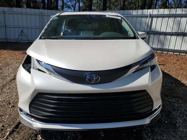 5TDJRKEC6MS012262 - 2021 TOYOTA SIENNA XLE WHITE photo 5