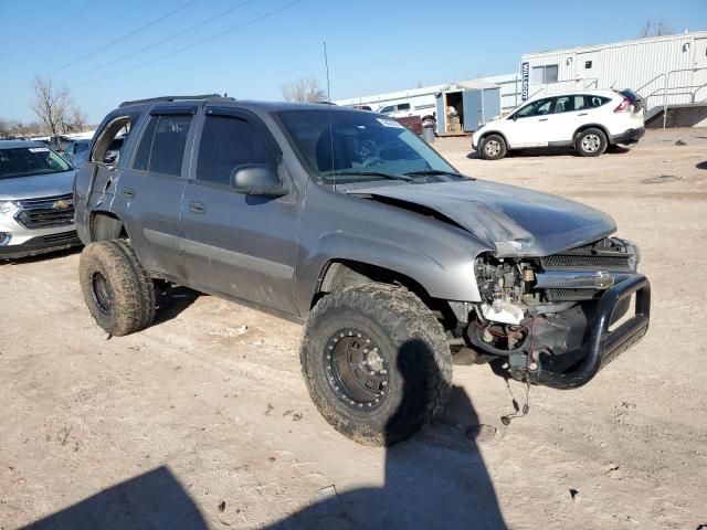 1GNDT13S052341784 - 2005 CHEVROLET TRAILBLAZE LS GRAY photo 4