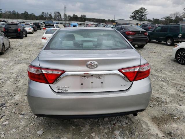 4T1BF1FK6HU731960 - 2017 TOYOTA CAMRY X LE SILVER photo 6