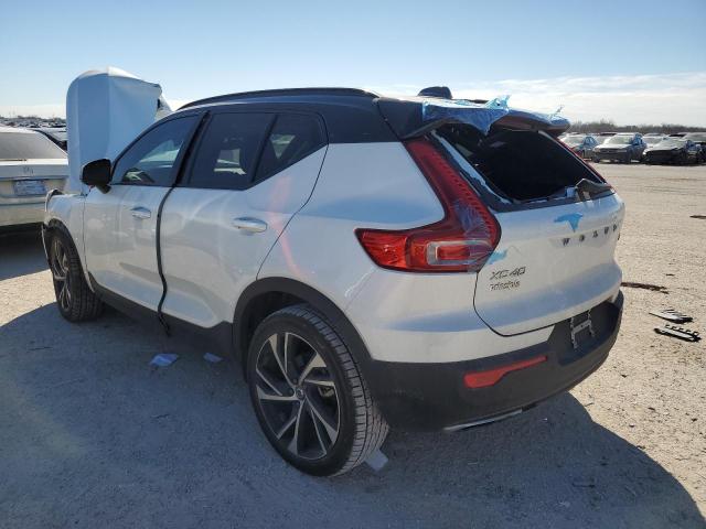 YV4162UM7L2310177 - 2020 VOLVO XC40 T5 R-DESIGN WHITE photo 2