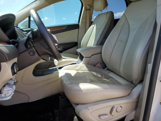 5LMCJ2C95HUL36501 - 2017 LINCOLN MKC SELECT Biały zdjęcie 7