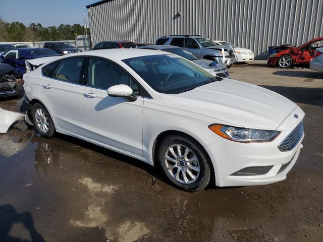 3FA6P0G72JR125467 - 2018 FORD FUSION S WHITE photo 4