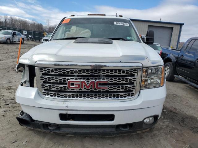 1GT125E8XDF181170 - 2013 GMC SIERRA K2500 DENALI WHITE photo 5