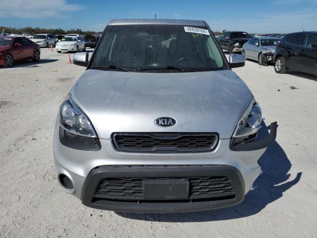 KNDJT2A64D7579761 - 2013 KIA SOUL + SILVER photo 5