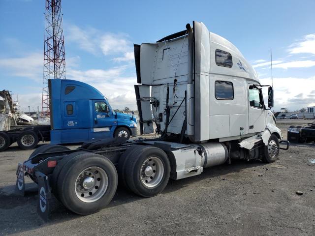 4V4NC9EJ1JN899169 - 2018 VOLVO VN VNL WHITE photo 4