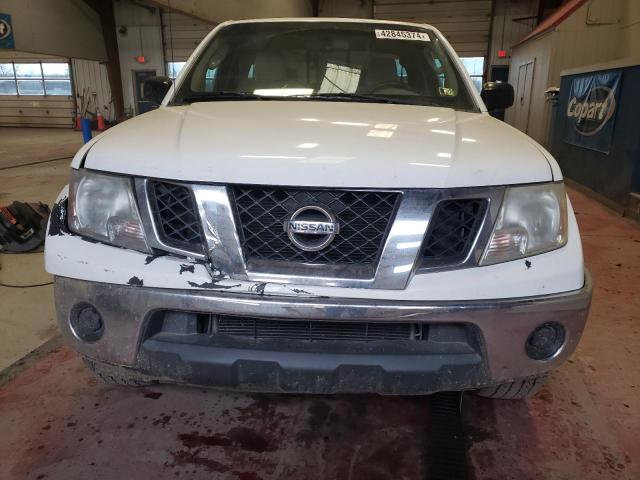 1N6AD0CW9BC408553 - 2011 NISSAN FRONTIER SV WHITE photo 5