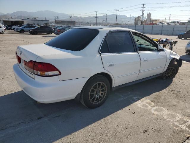 1HGCG66511A120711 - 2001 HONDA ACCORD LX WHITE photo 3