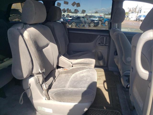 5TDZA23C85S221341 - 2005 TOYOTA SIENNA CE SILVER photo 11